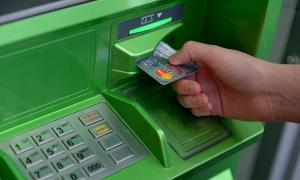 다른 사람에게 Sberbank 카드로 현금을 이체하는 방법 ATM을 통한 송금
